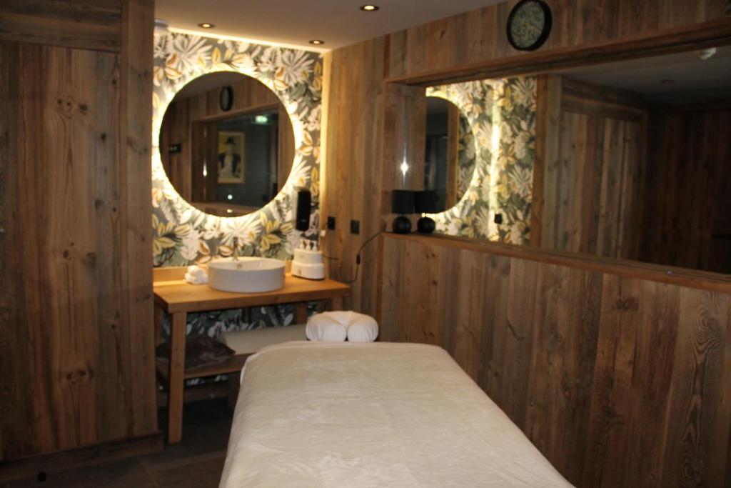 Hotel MONT BLANC VAL DISERE hotel pied des pistes 15