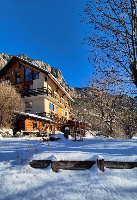 Hotel Restaurant Gites Les 5 Saisons hotel pied des pistes