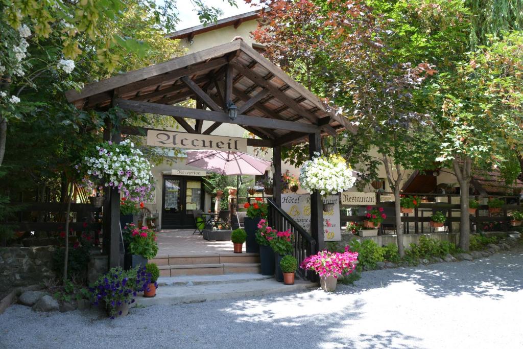 Hotel Restaurant Le Chalvet hotel pied des pistes 10