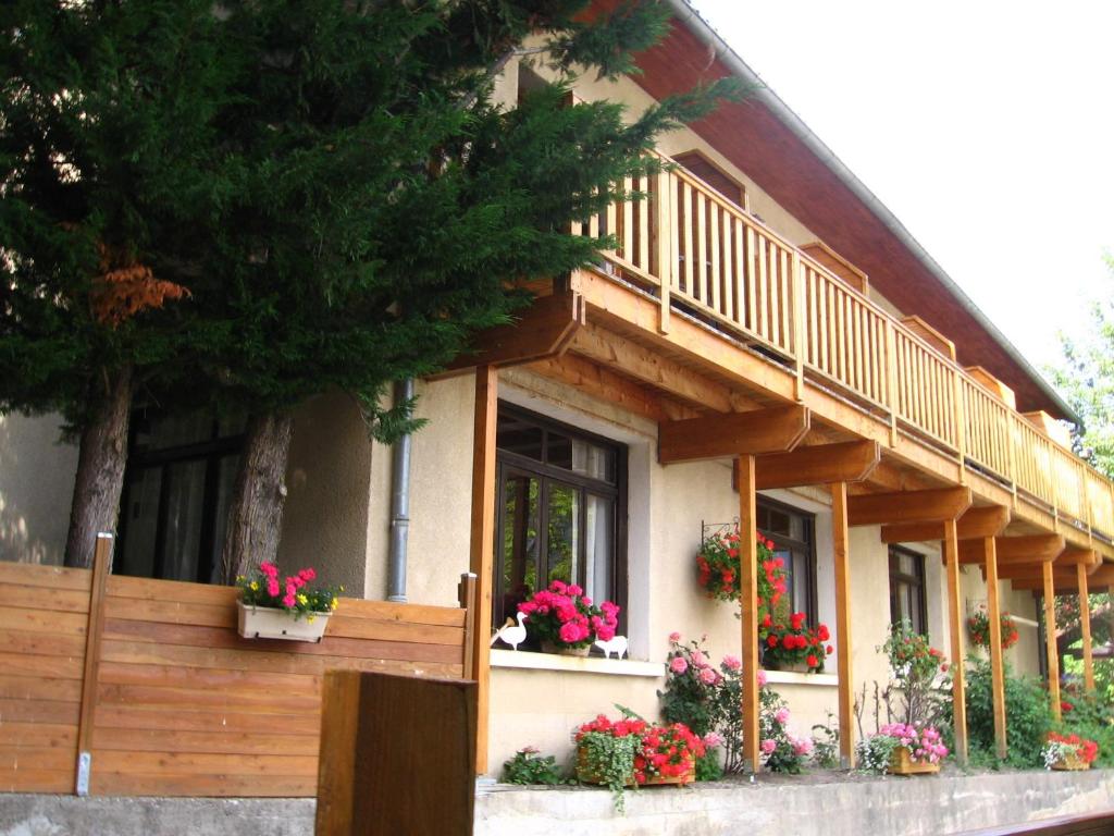 Hotel Restaurant Le Chalvet hotel pied des pistes 17