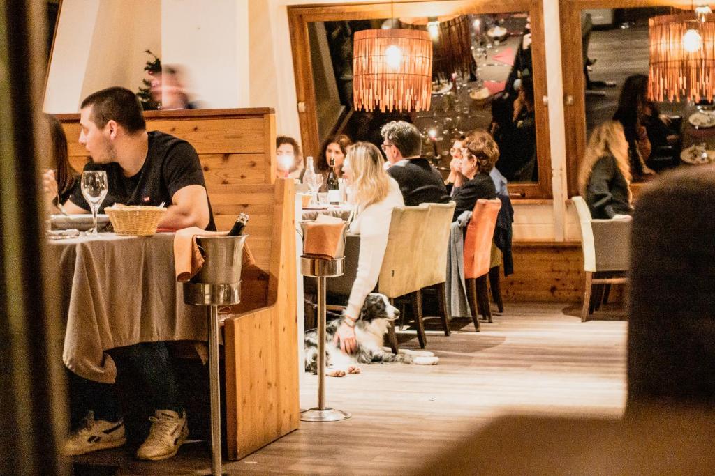 Hotel Restaurant Saint Roch hotel pied des pistes 17