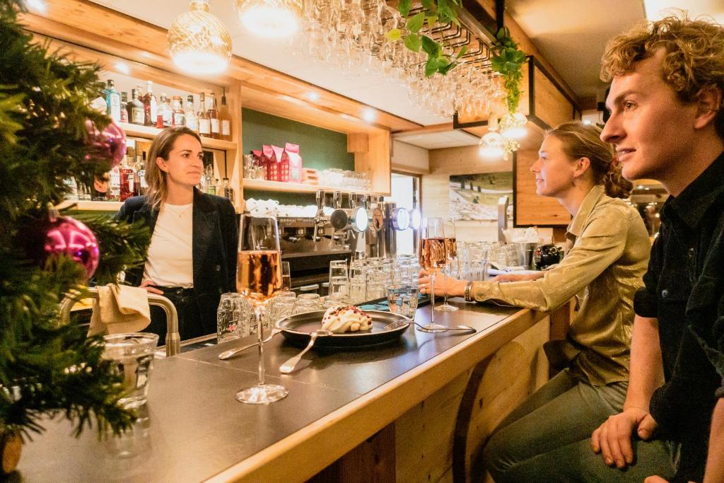 Hotel Restaurant Saint Roch hotel pied des pistes 18