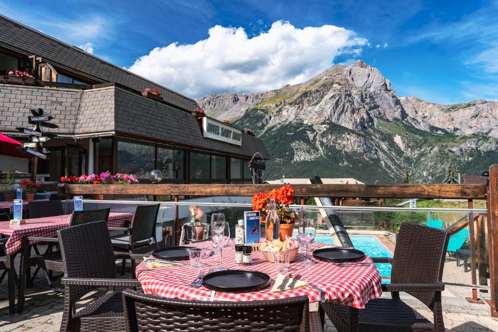 Hotel Restaurant Saint Roch hotel pied des pistes 6