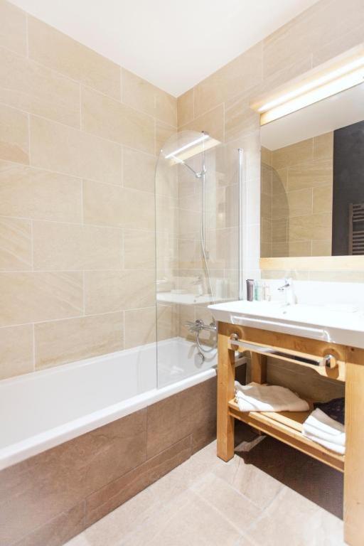 Hotel Saint Charles Val Cenis hotel pied des pistes 14