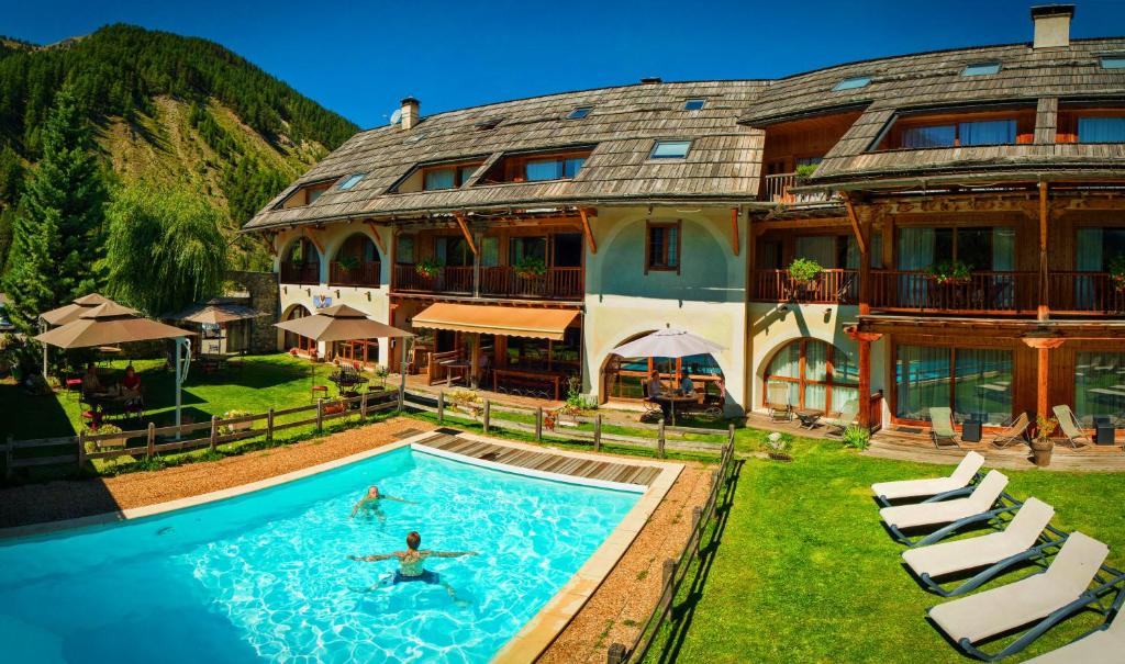 Hotel Spa La Ferme de lIzoard hotel pied des pistes