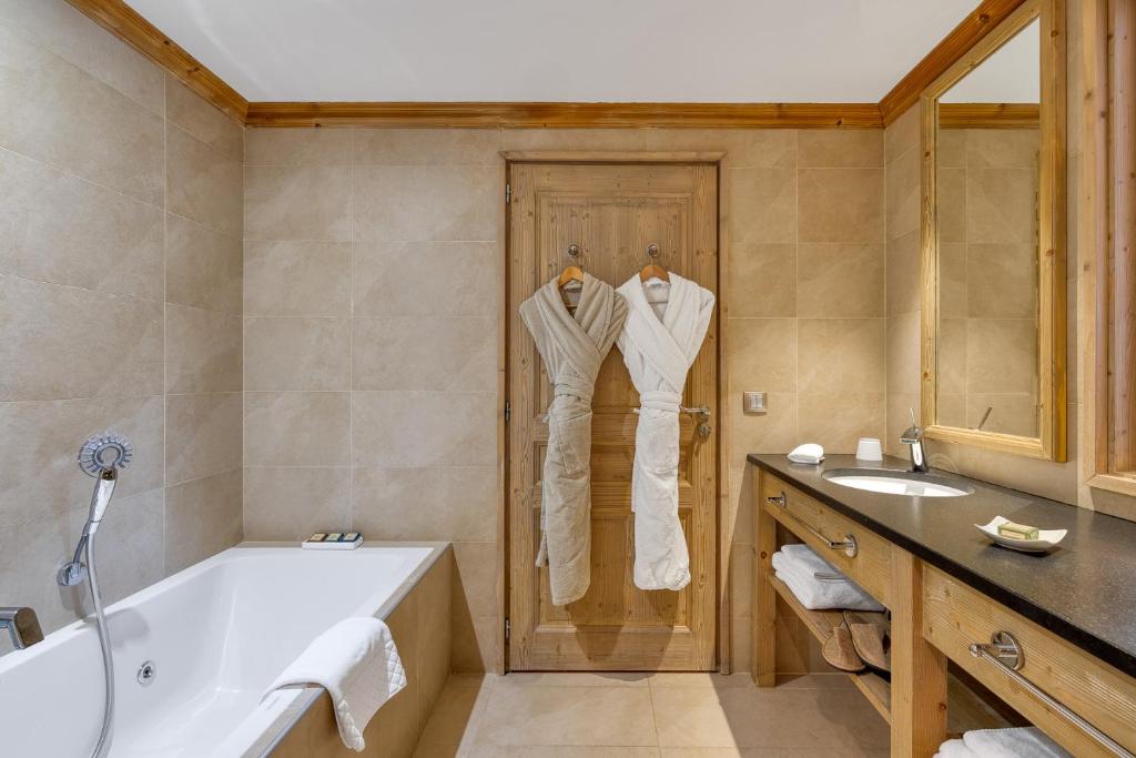 Hotel lHelios hotel pied des pistes 5