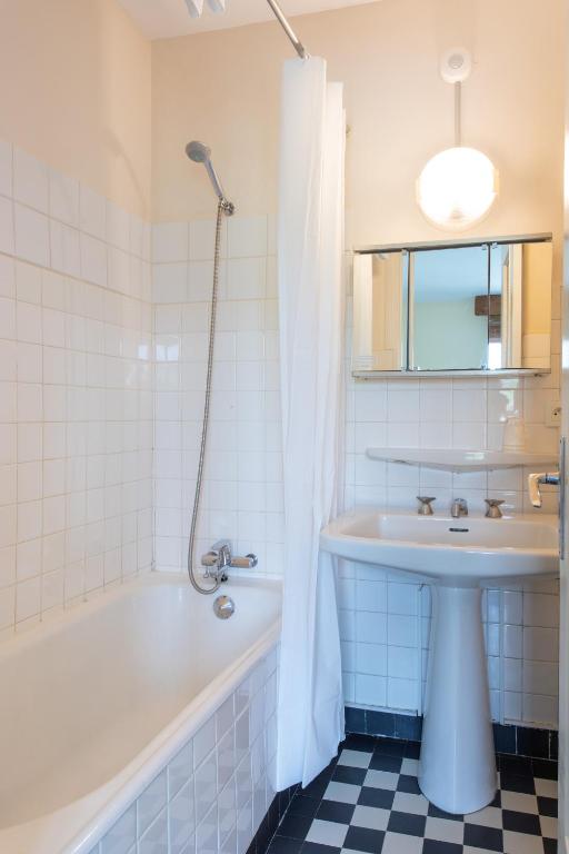 Hotel le Chamois hotel pied des pistes 15