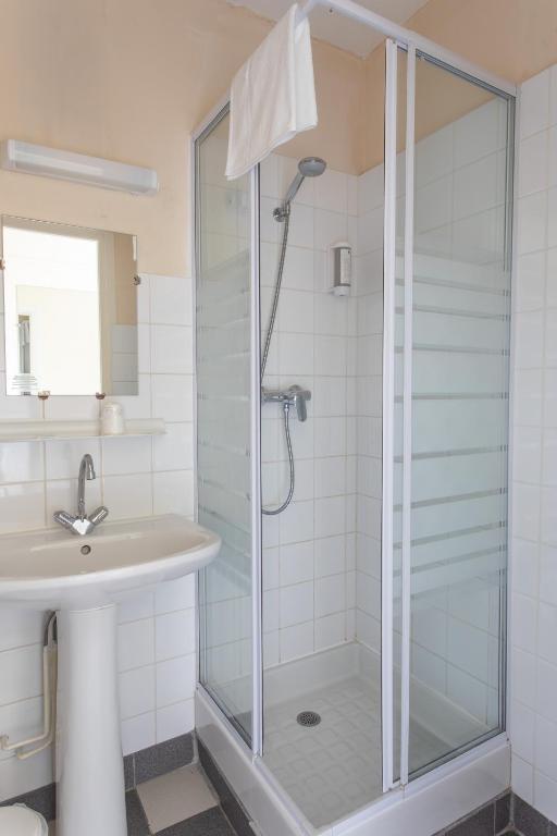 Hotel le Chamois hotel pied des pistes 8