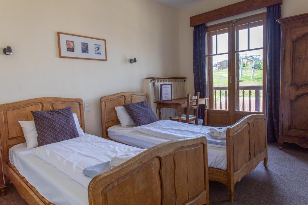 Hotel le Chamois hotel pied des pistes 9