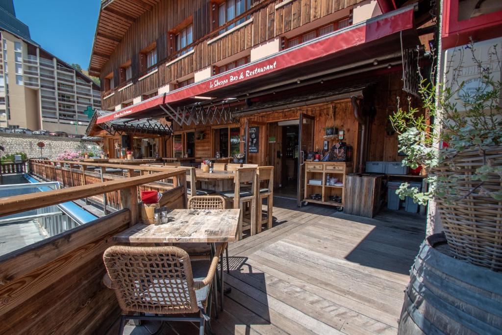Hotel le Sherpa hotel pied des pistes 6