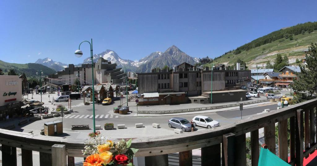 Hotel le Sherpa hotel pied des pistes 8