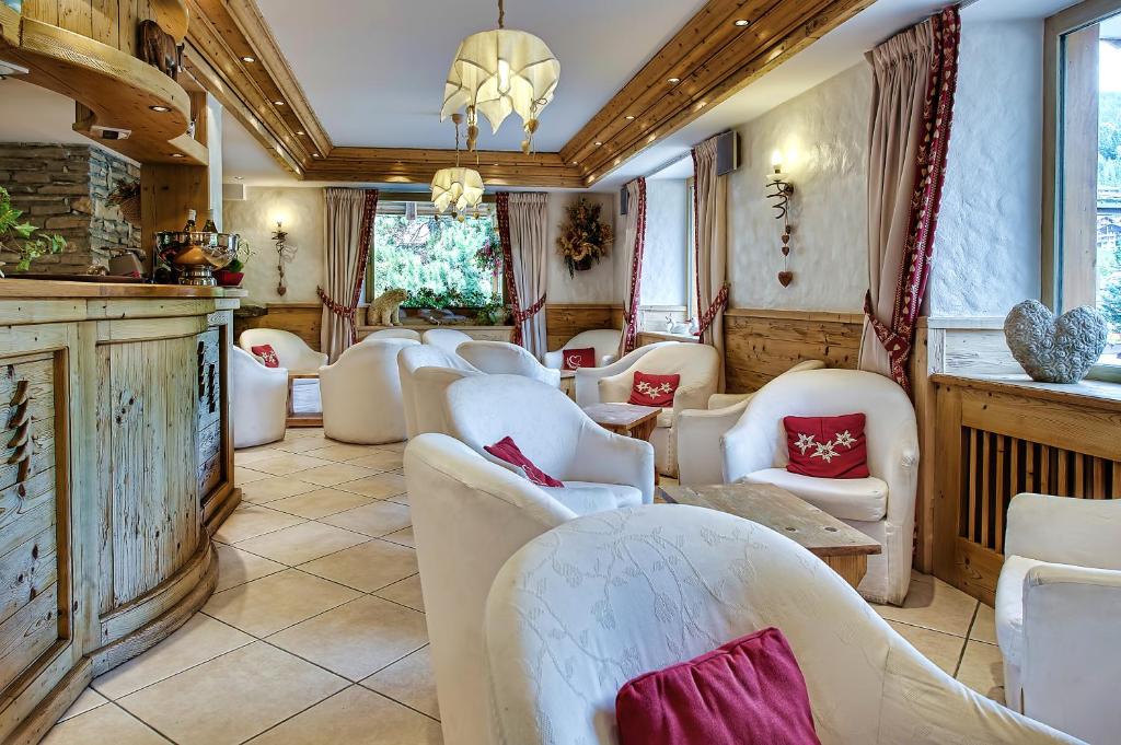 Hotel les Sapins hotel pied des pistes 16