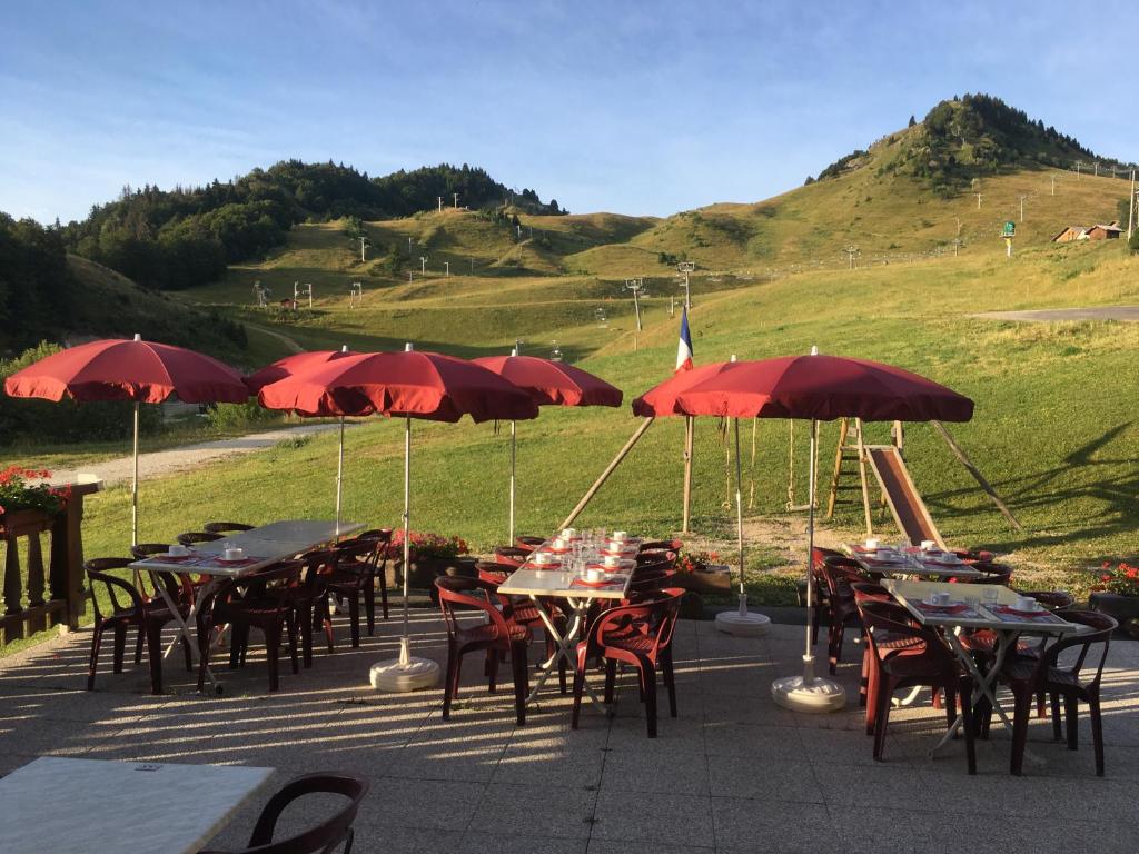 Hotel les skieurs hotel pied des pistes 14
