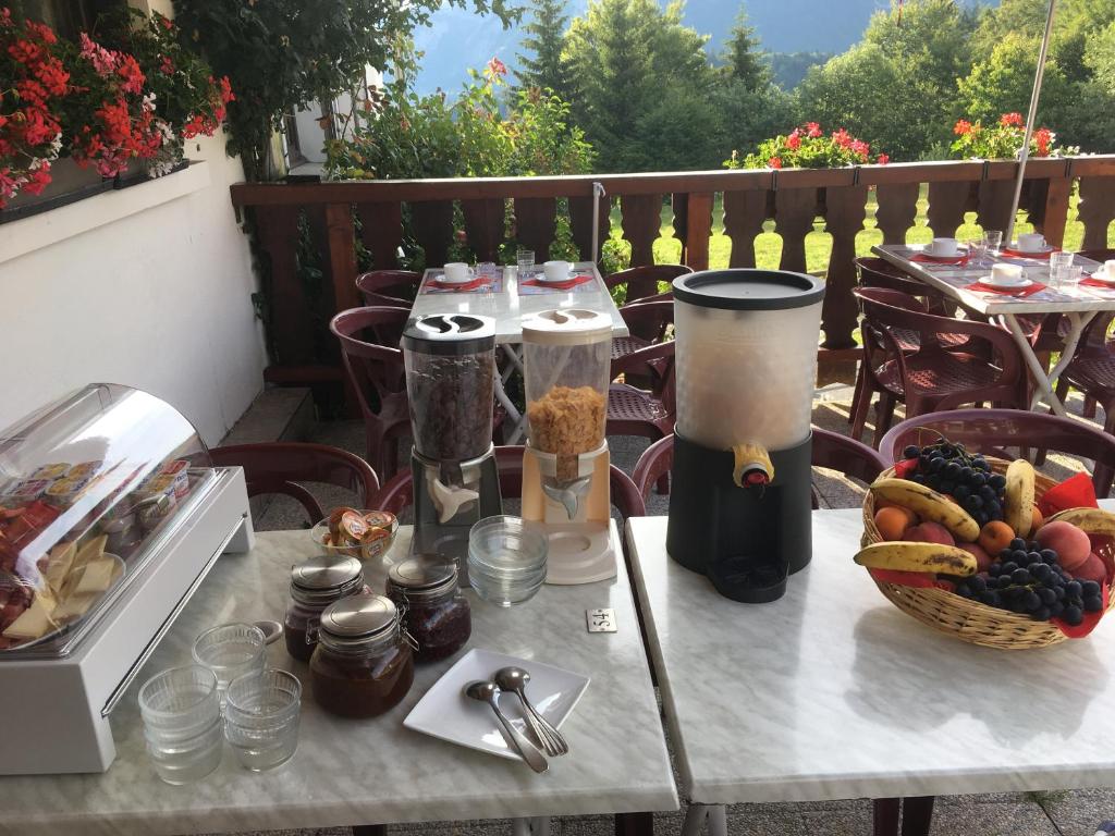 Hotel les skieurs hotel pied des pistes 17
