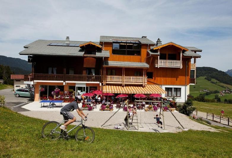 Hotel les skieurs hotel pied des pistes 19