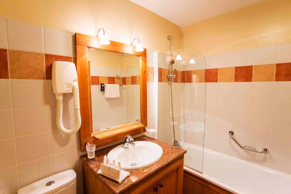 Huge Superior 4 Bedroom Apartment Arc 1950 Les Arc Spaciously Sleeps 8 to 10 over two floors Ski In Ski Out appartement pied des pistes 2