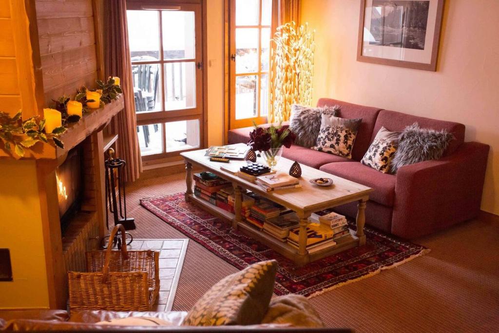 Huge Superior 4 Bedroom Apartment Arc 1950 Les Arc Spaciously Sleeps 8 to 10 over two floors Ski In Ski Out appartement pied des pistes 9