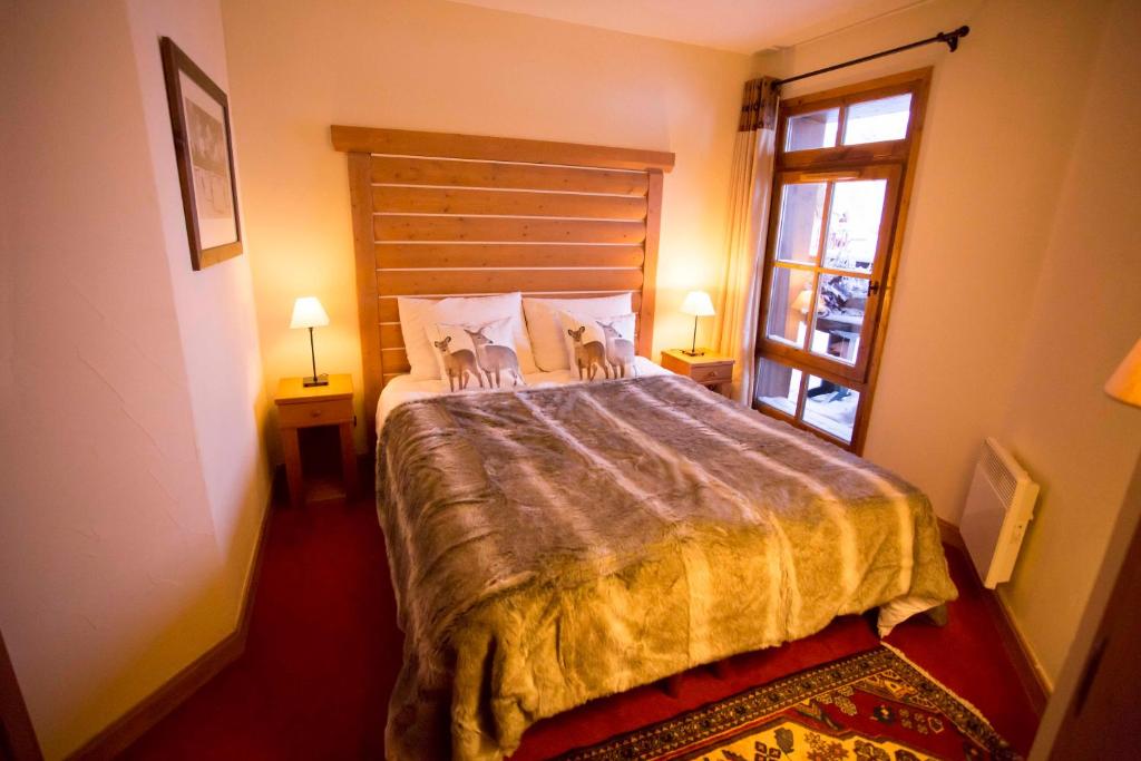 Huge Superior 4 Bedroom Apartment Arc 1950 Les Arc Spaciously Sleeps 8 to 10 over two floors Ski In Ski Out hotel pied des pistes 10