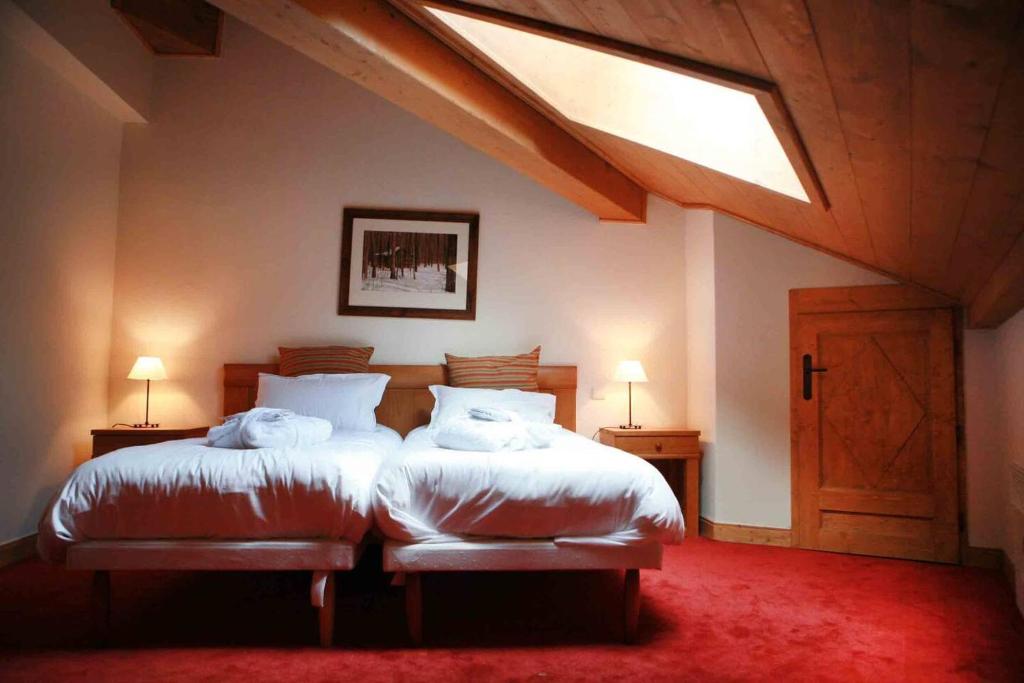 Huge Superior 4 Bedroom Apartment Arc 1950 Les Arc Spaciously Sleeps 8 to 10 over two floors Ski In Ski Out hotel pied des pistes 11