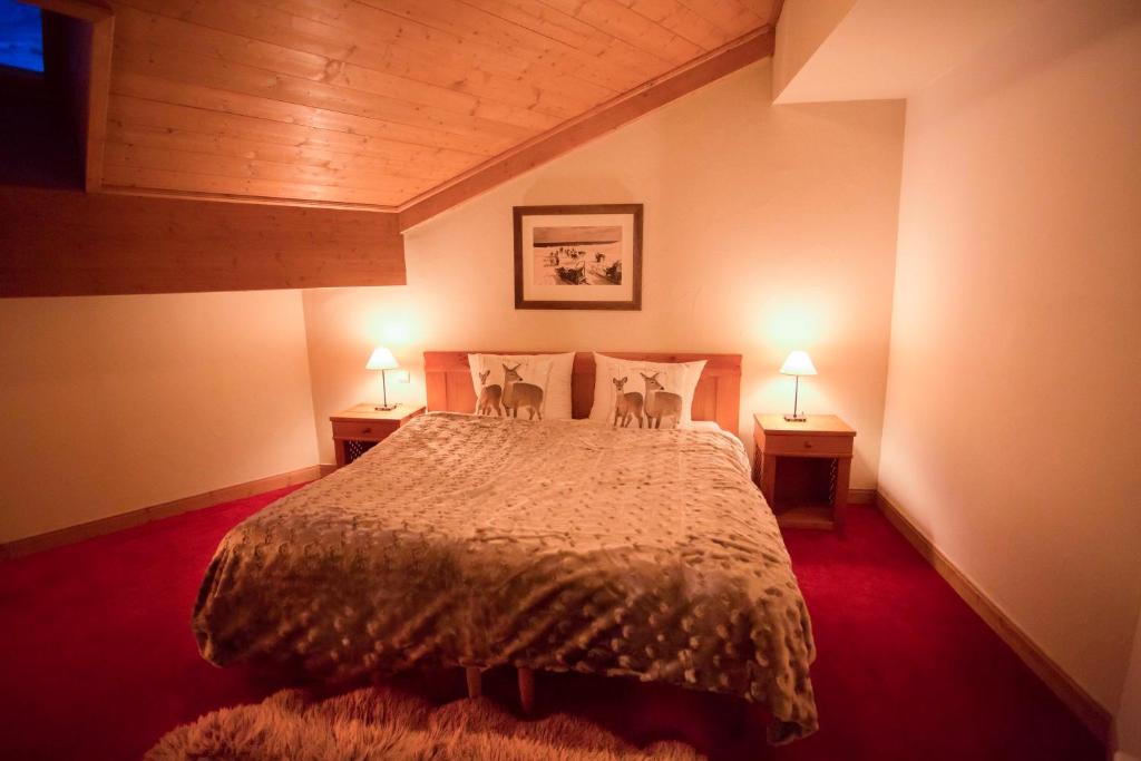 Huge Superior 4 Bedroom Apartment Arc 1950 Les Arc Spaciously Sleeps 8 to 10 over two floors Ski In Ski Out hotel pied des pistes 6