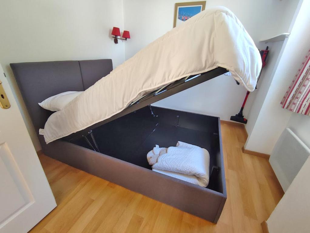 Jasper T2 centre Luchon wifi casier a skis ascenseur 5 personnes appartement pied des pistes 11