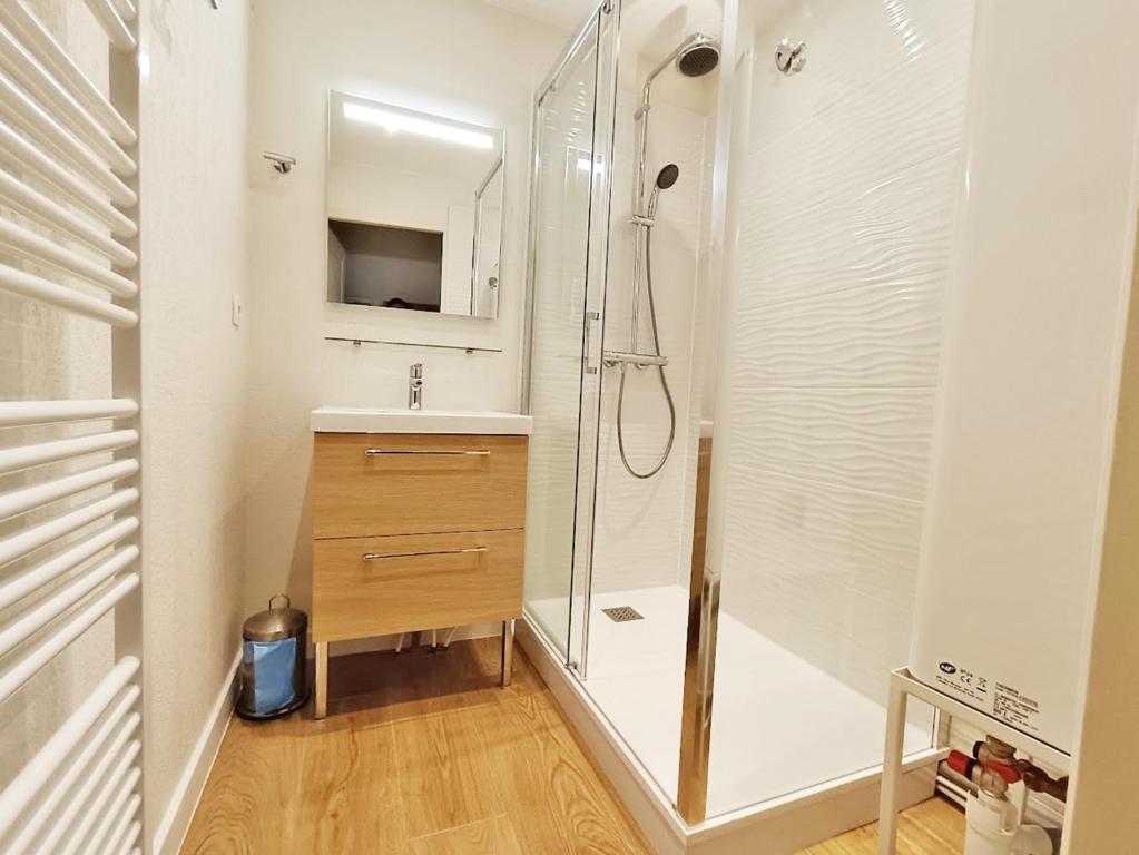 Jasper T2 centre Luchon wifi casier a skis ascenseur 5 personnes appartement pied des pistes 2