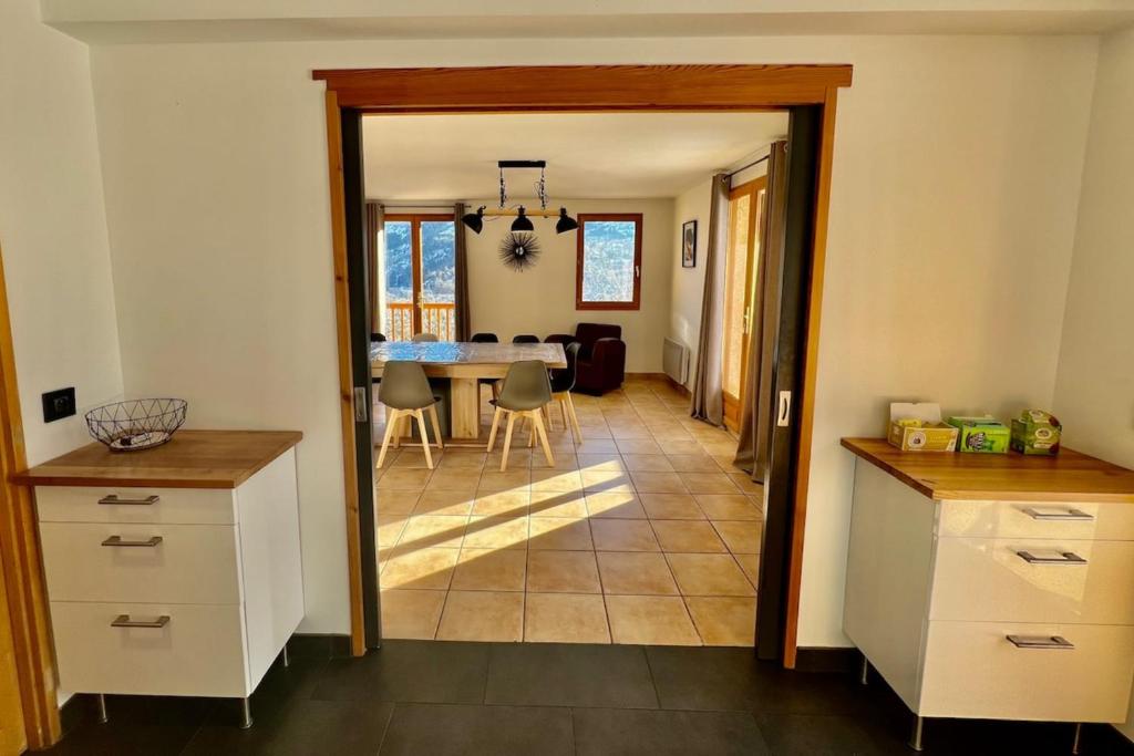 Joli triplex avec jardin et vue gite pied des pistes 13