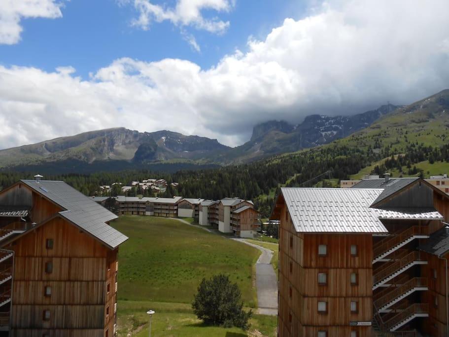 Jolie vue de lHeliantheme appartement pied des pistes 14