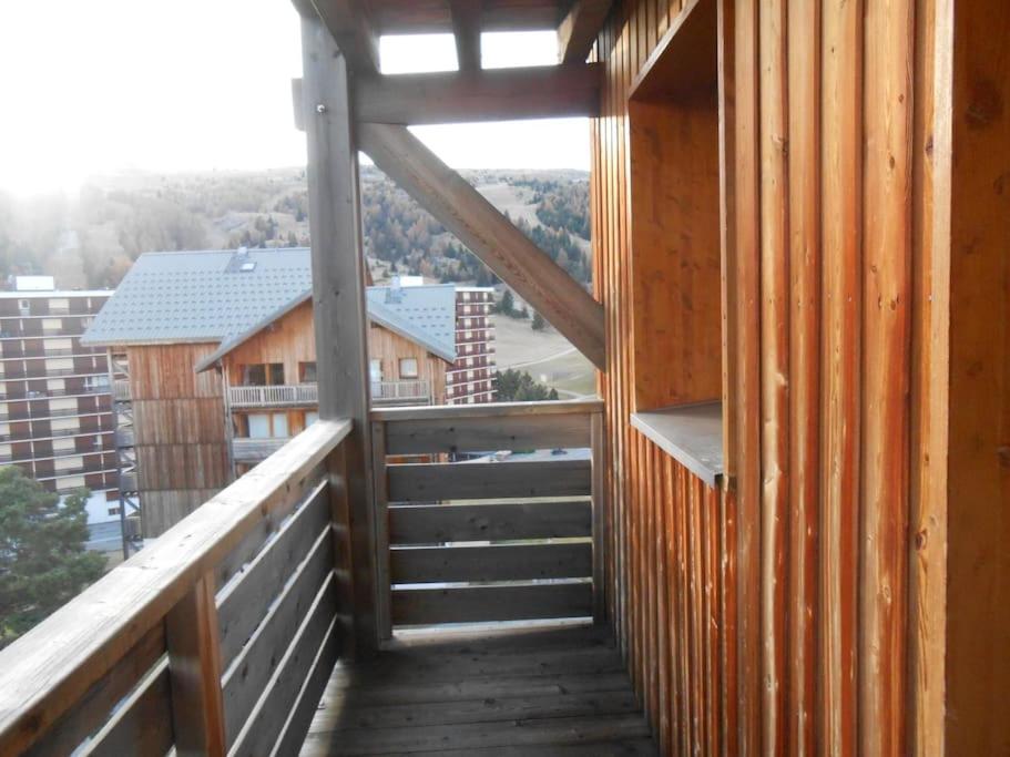 Jolie vue de lHeliantheme appartement pied des pistes 9