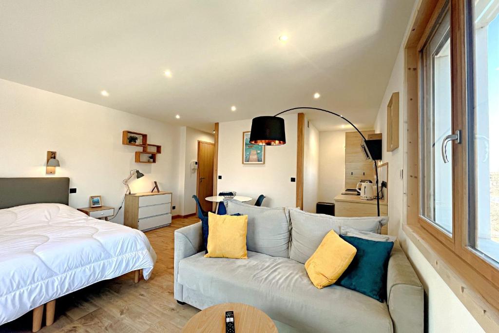 LAlbigny Lovely Studio 150 m beach appartement pied des pistes 1