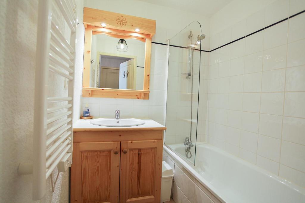 LAlpin Appartement 2ch au pied des pistes tarif lits faits et linge de toilette compris appartement pied des pistes 2