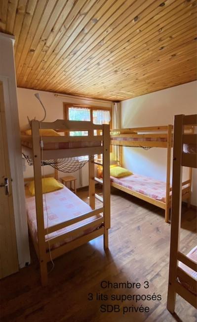 LE CHAMOIS hotel pied des pistes 13
