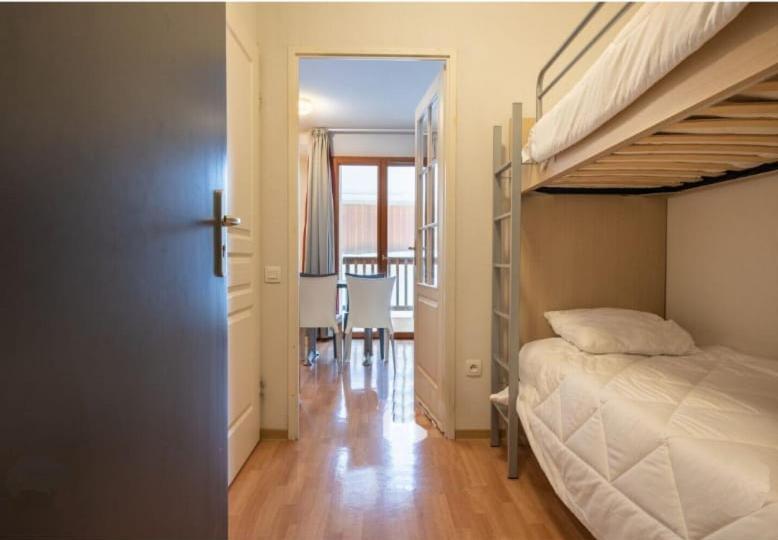 LES ORRES 1800 Appartement 4 p JACUZZI balneo prive Vue piste piscine residence appartement pied des pistes 1