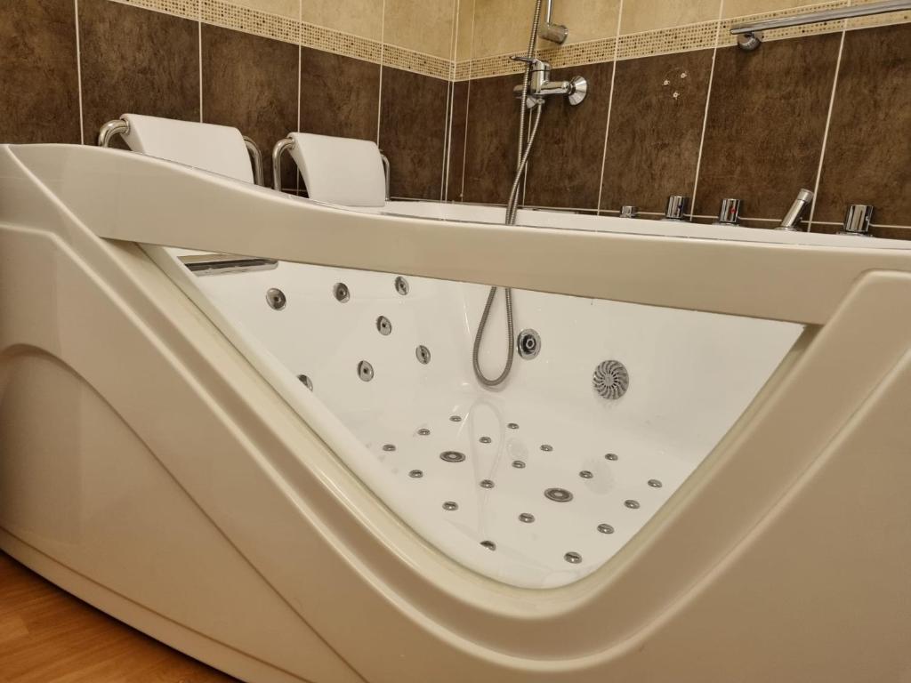 LES ORRES 1800 Appartement 4 p JACUZZI balneo prive Vue piste piscine residence appartement pied des pistes 14