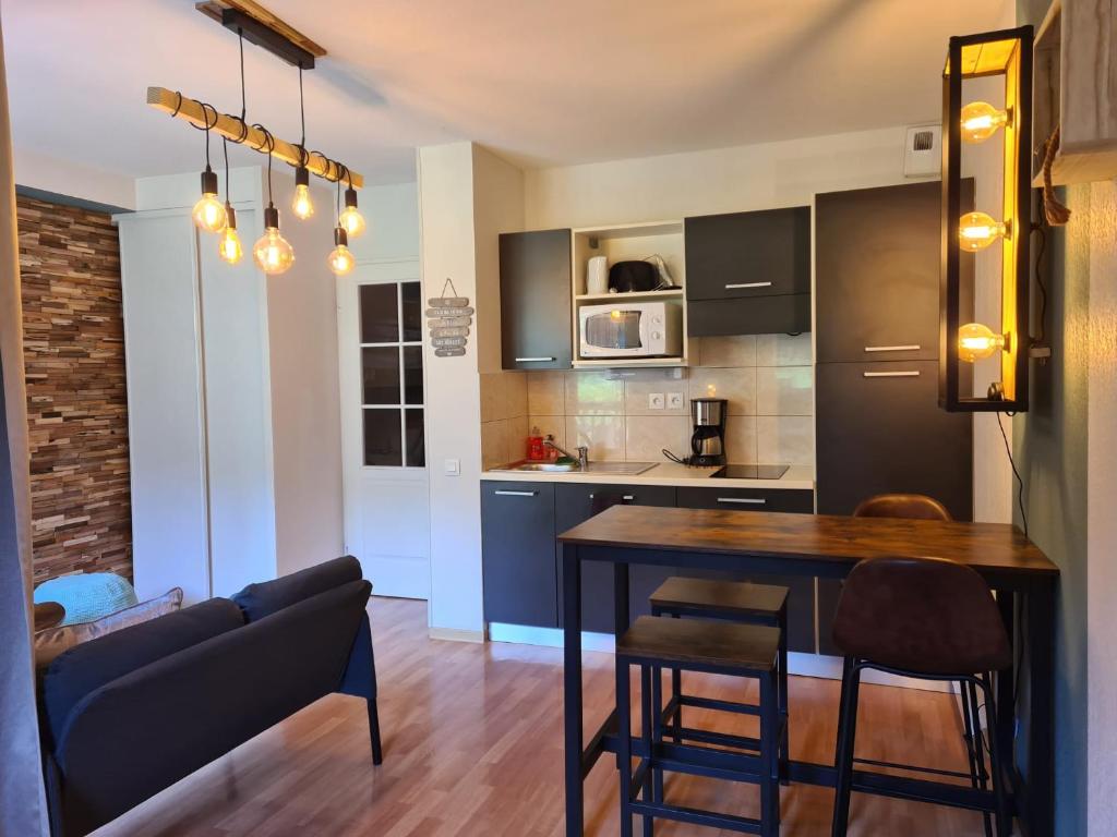 LES ORRES 1800 Appartement 4 p JACUZZI balneo prive Vue piste piscine residence appartement pied des pistes 4