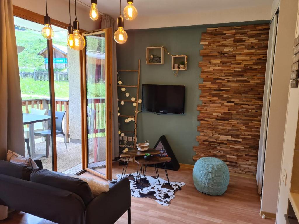 LES ORRES 1800 Appartement 4 p JACUZZI balneo prive Vue piste piscine residence appartement pied des pistes 5