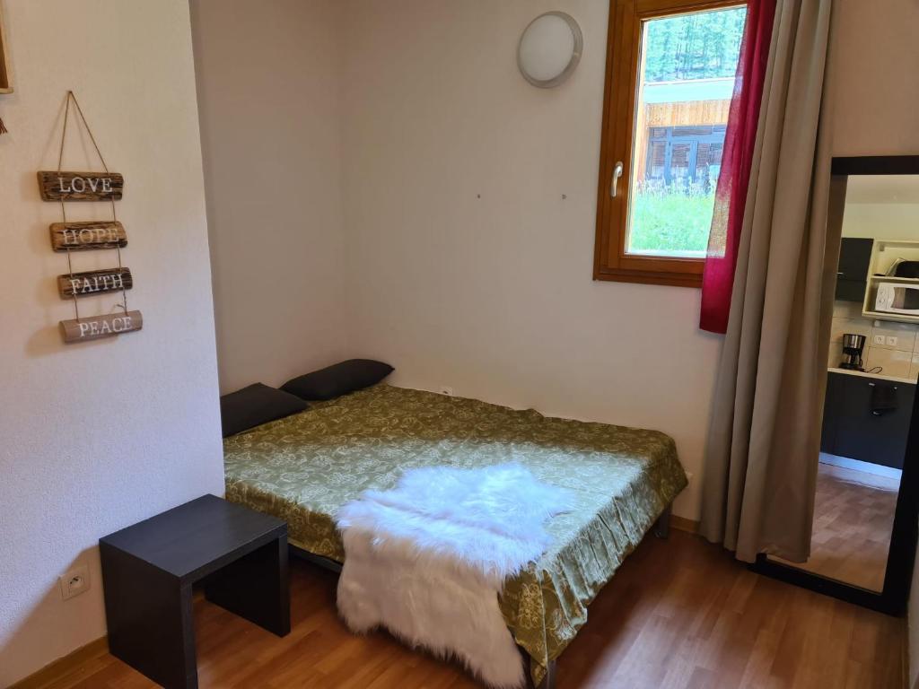 LES ORRES 1800 Appartement 4 p JACUZZI balneo prive Vue piste piscine residence appartement pied des pistes 7