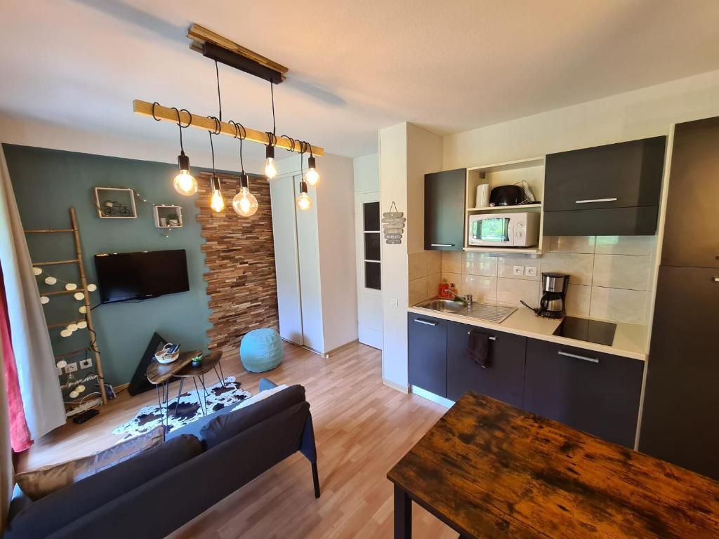 LES ORRES 1800 Appartement 4 p JACUZZI balneo prive Vue piste piscine residence appartement pied des pistes