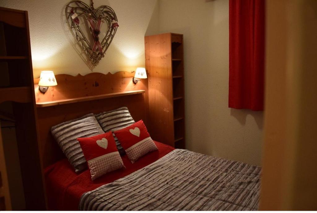 LES PETITS ETERLOUS Appartement T3 36m2 a Puy St Vincent 1800 Alpes du sud 6 personnes parking prive couvert appartement pied des pistes 1