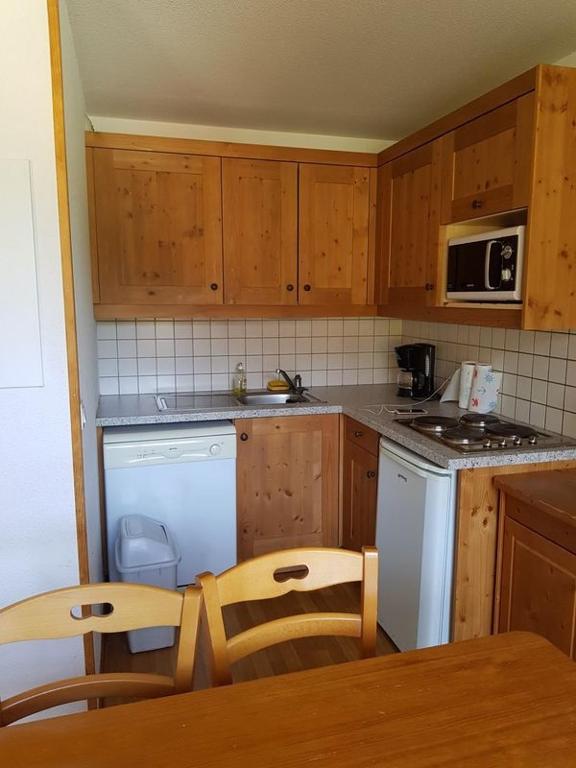 LES PETITS ETERLOUS Appartement T3 36m2 a Puy St Vincent 1800 Alpes du sud 6 personnes parking prive couvert appartement pied des pistes 10