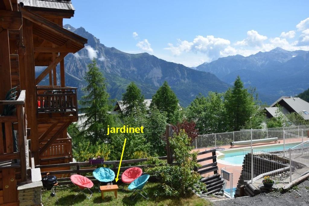 LES PETITS ETERLOUS Appartement T3 36m2 a Puy St Vincent 1800 Alpes du sud 6 personnes parking prive couvert appartement pied des pistes 14
