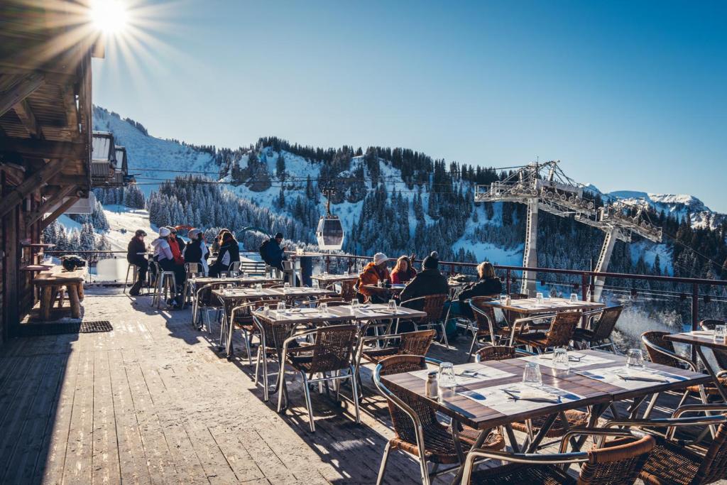 LEscale acces en telecabine hotel pied des pistes 17