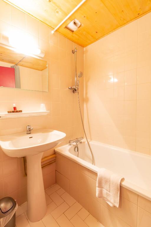 LEscale acces en telecabine hotel pied des pistes 6