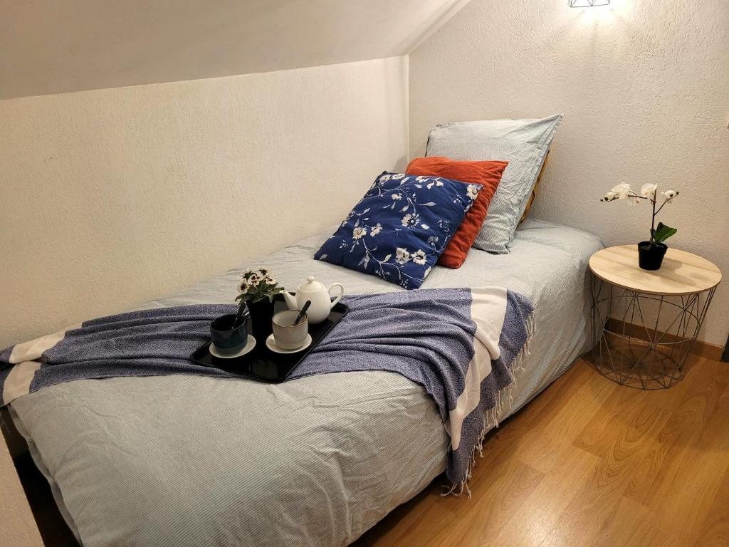 LEsquiros studio centre Luchon casier a skis wifi ascenseur 3 personnes appartement pied des pistes 1