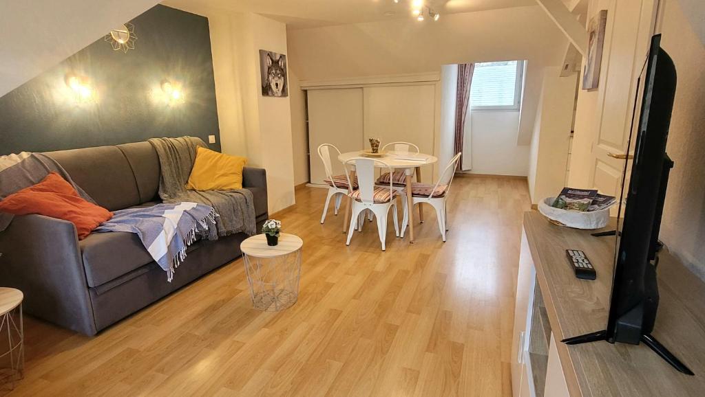LEsquiros studio centre Luchon casier a skis wifi ascenseur 3 personnes appartement pied des pistes 18