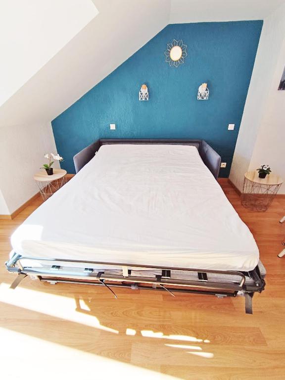 LEsquiros studio centre Luchon casier a skis wifi ascenseur 3 personnes appartement pied des pistes 5