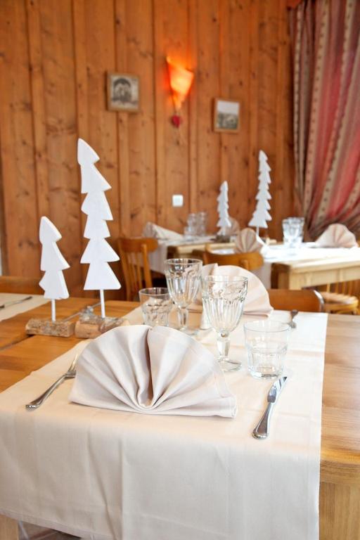 LOGIS Les Arobiers hotel pied des pistes 10