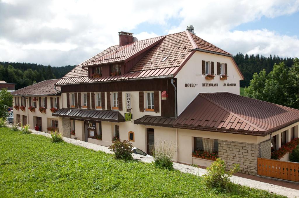 LOGIS Les Arobiers hotel pied des pistes 3