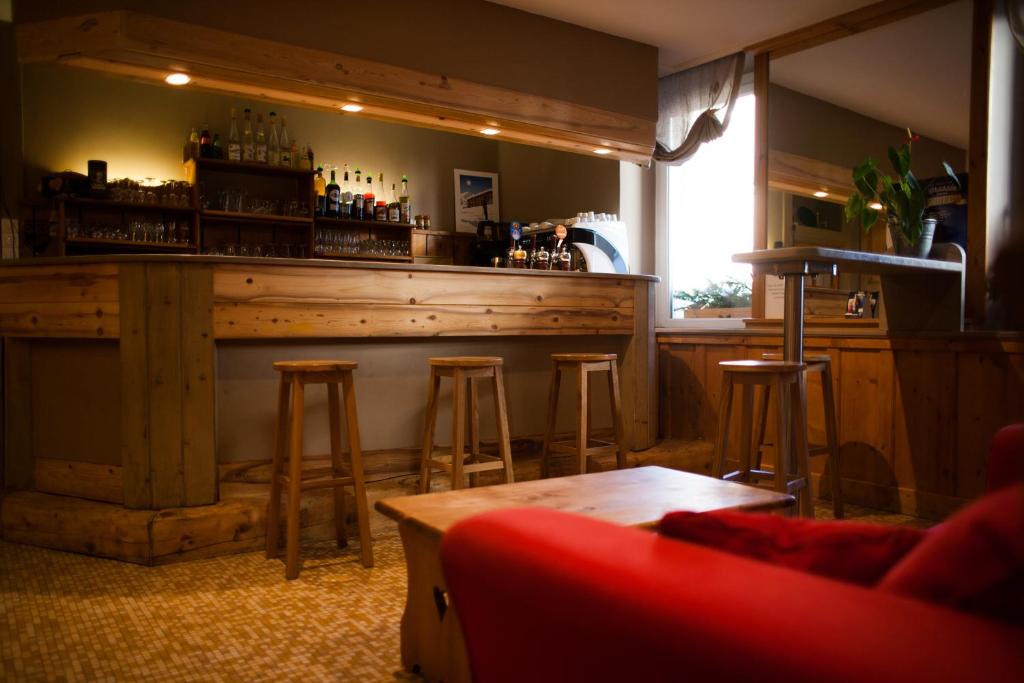 LOGIS Les Arobiers hotel pied des pistes 5