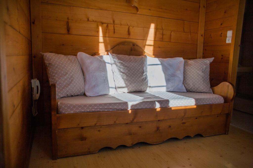 LOGIS Les Arobiers hotel pied des pistes 8